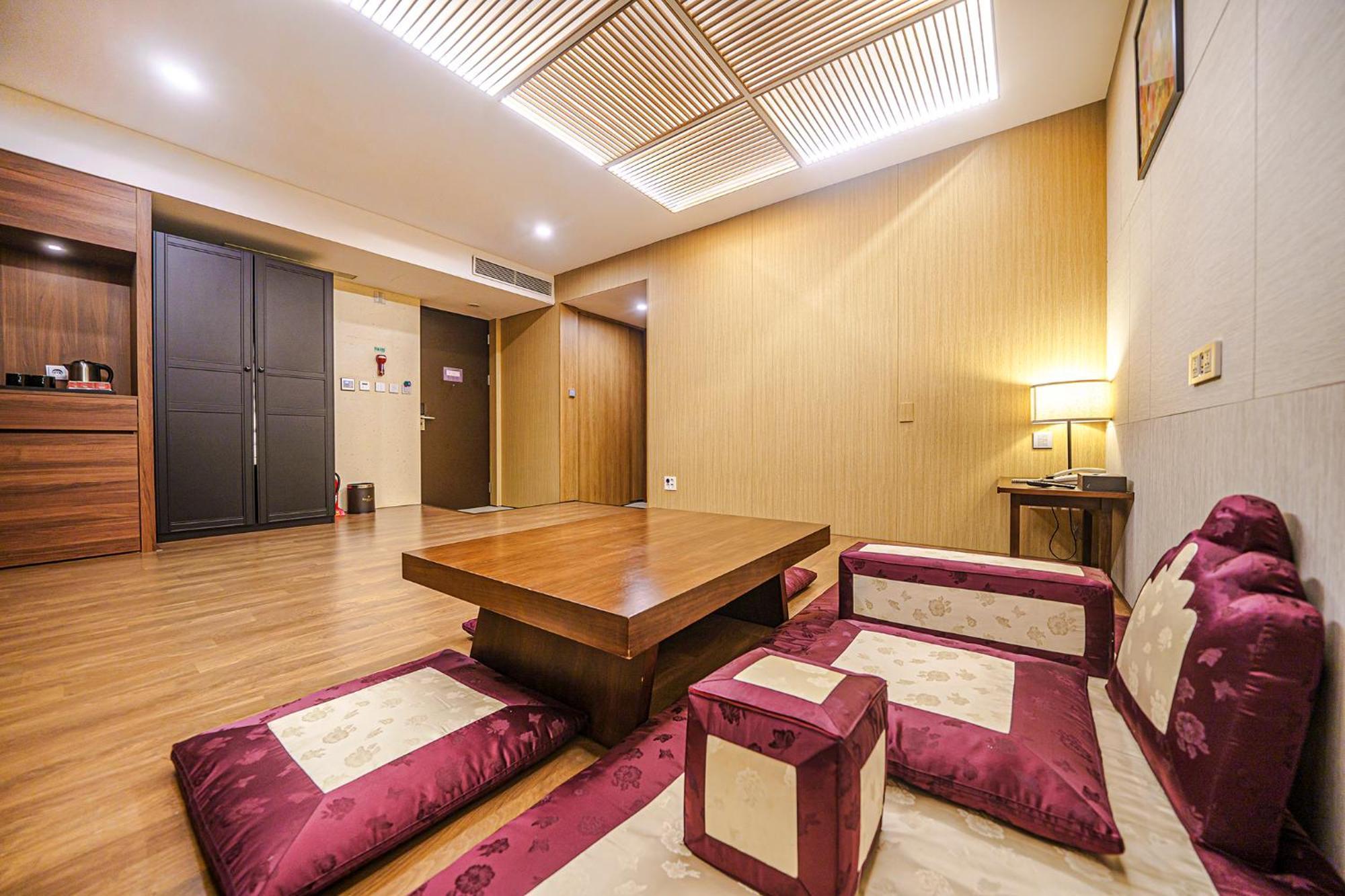 Gloucester Hotel אינצ'ון מראה חיצוני תמונה