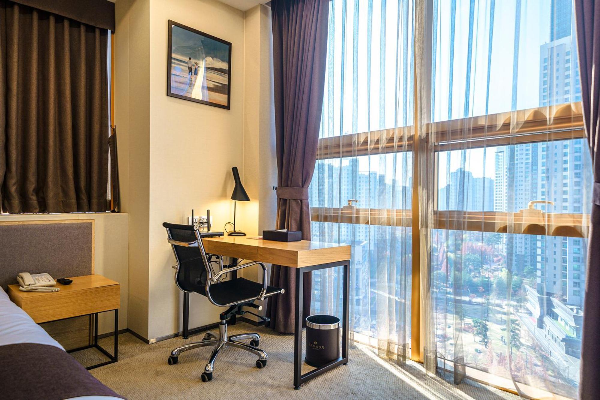 Gloucester Hotel אינצ'ון מראה חיצוני תמונה
