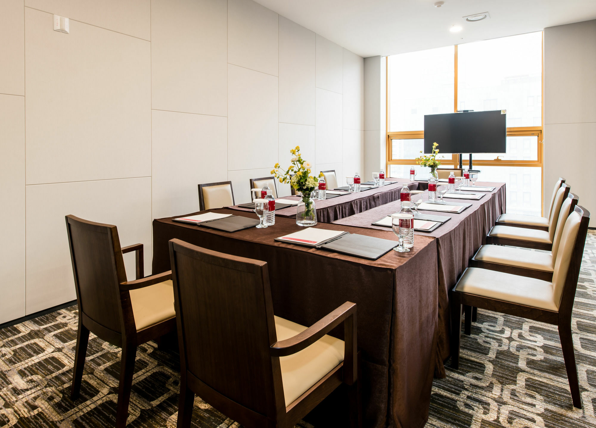 Gloucester Hotel אינצ'ון מראה חיצוני תמונה